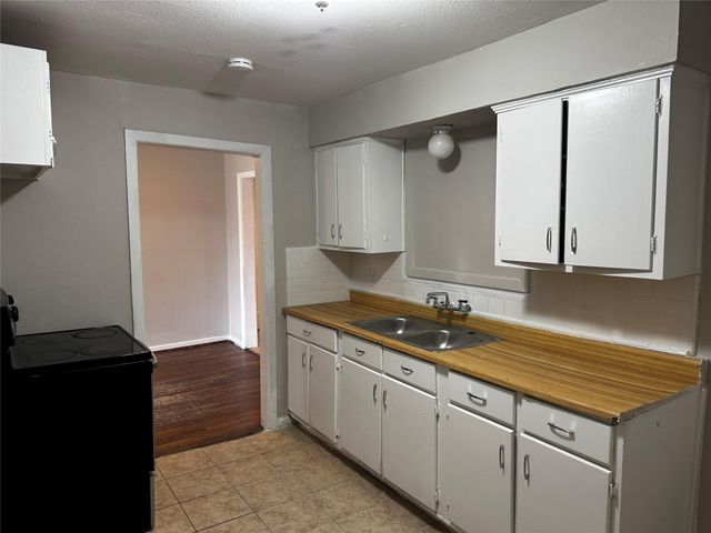 5831 Lyndhurst Drive, Houston, TX 77033