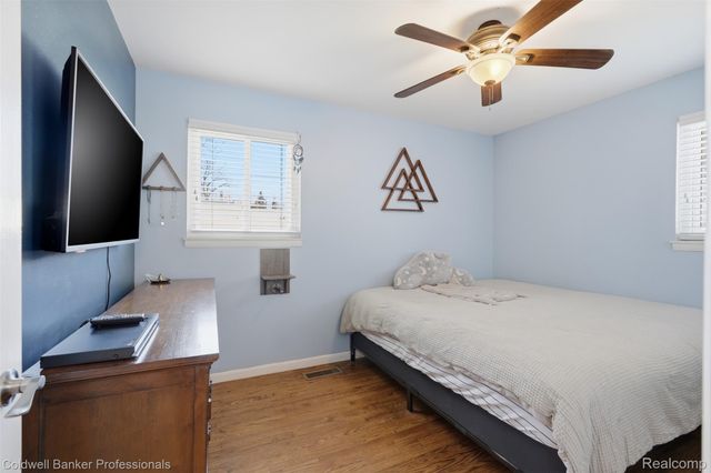 28816 Groveland Street, Madison Heights, MI 48071