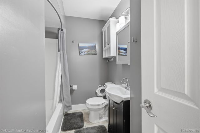 28816 Groveland Street, Madison Heights, MI 48071