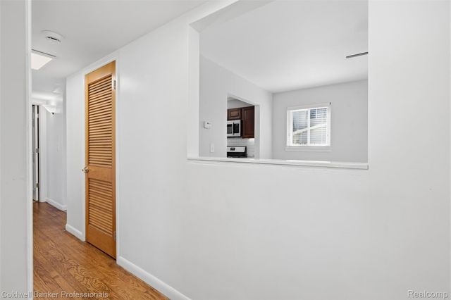 28816 Groveland Street, Madison Heights, MI 48071