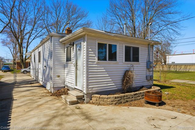 28816 Groveland Street, Madison Heights, MI 48071