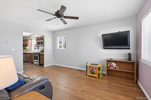 28816 Groveland Street, Madison Heights, MI 48071