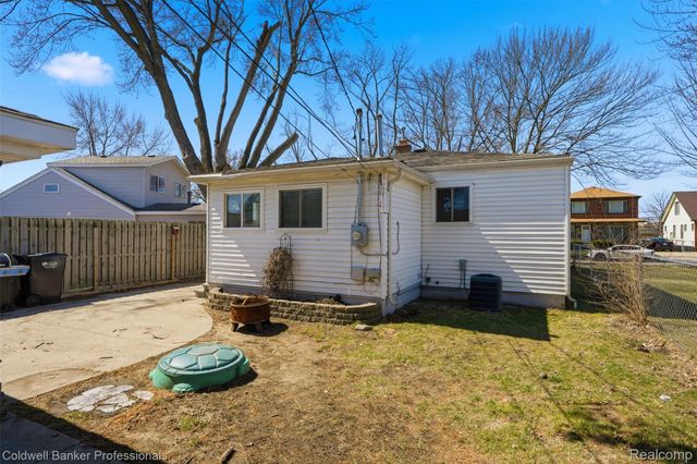 28816 Groveland Street, Madison Heights, MI 48071