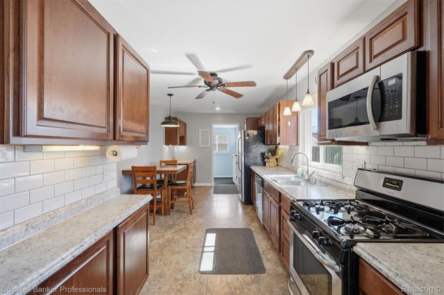 28816 Groveland Street, Madison Heights, MI 48071