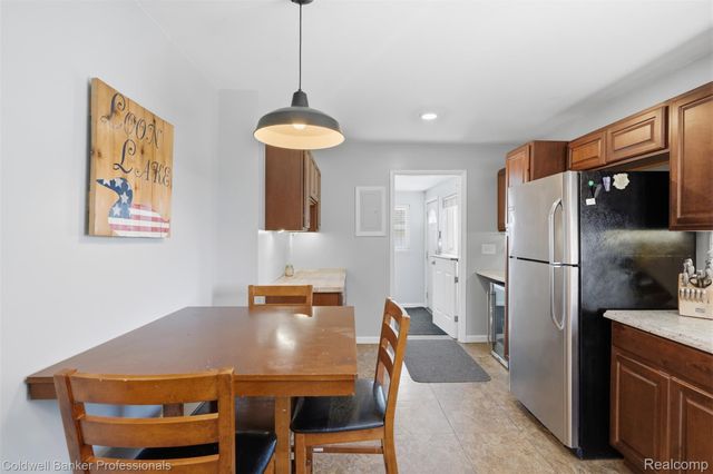 28816 Groveland Street, Madison Heights, MI 48071