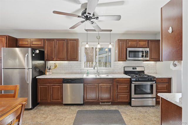 28816 Groveland Street, Madison Heights, MI 48071