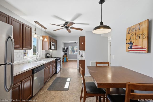 28816 Groveland Street, Madison Heights, MI 48071