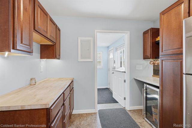 28816 Groveland Street, Madison Heights, MI 48071