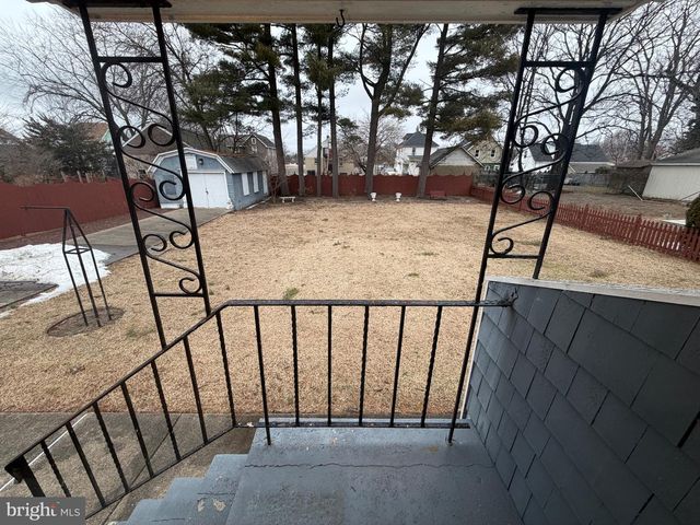 327 E PLEASANT ST, Hammonton, NJ 08037