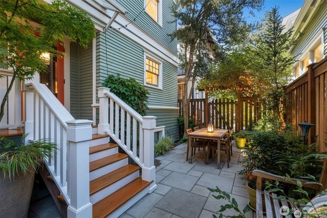 2430 8th Avenue W, Seattle, WA 98119