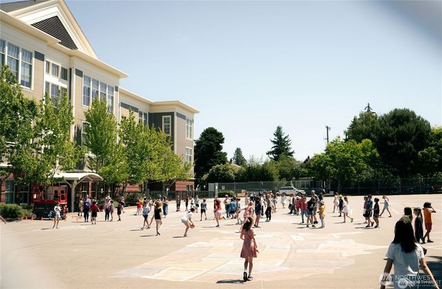 2430 8th Avenue W, Seattle, WA 98119