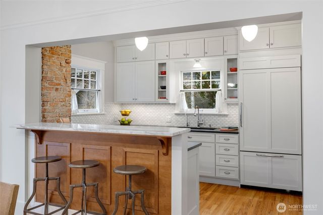 2430 8th Avenue W, Seattle, WA 98119