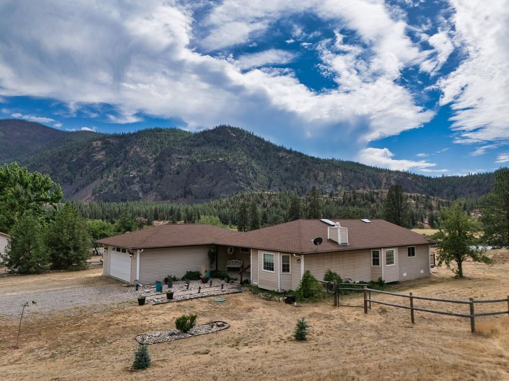 Image 3 of property listing at 15 Terrace Drive, Plains, MT 59859