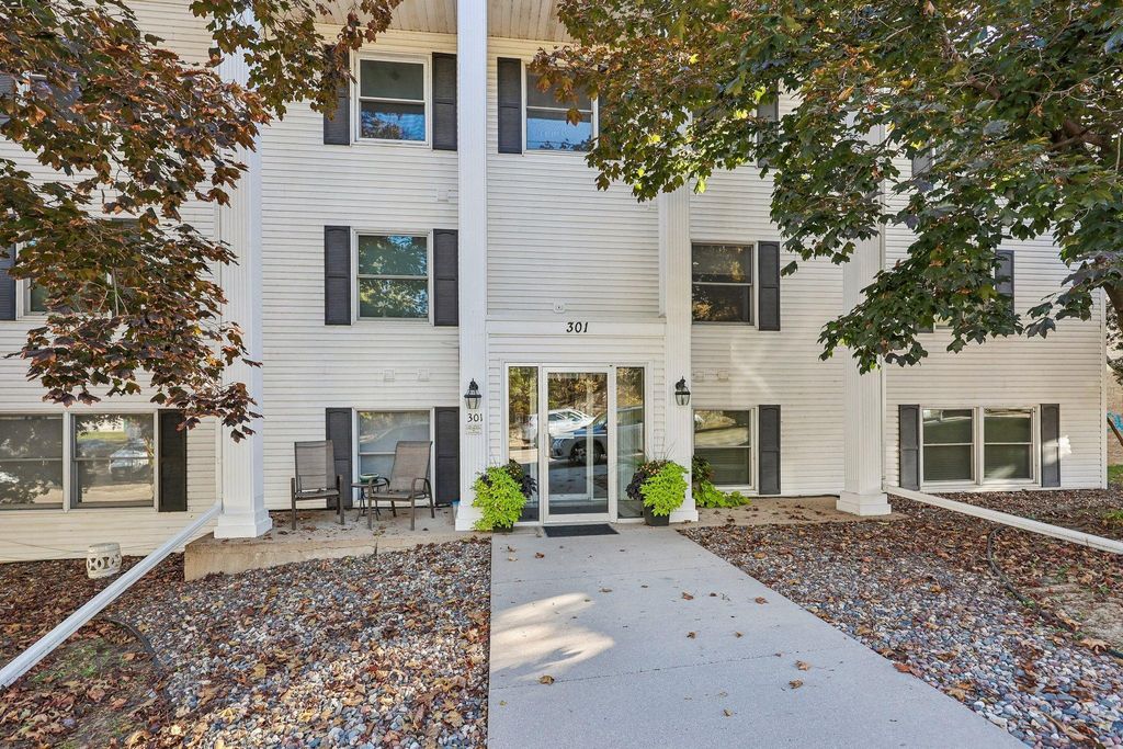 301 3rd Street S 103, Stillwater, MN 55082 — exterior