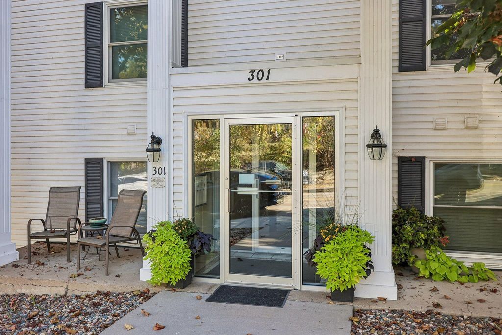 301 3rd Street S 103, Stillwater, MN 55082 — photo 3