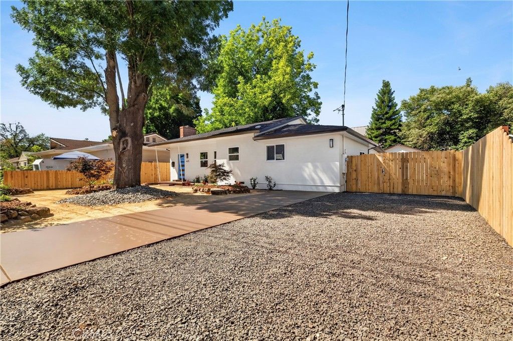 Image 2 of property listing at 977 Sarah, Chico, CA 95926