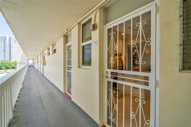 2851 Leonard Drive J306, Aventura, FL 33160
