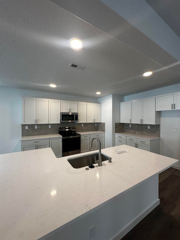 304 N Viewmont Ct, Greenacres, WA 99016