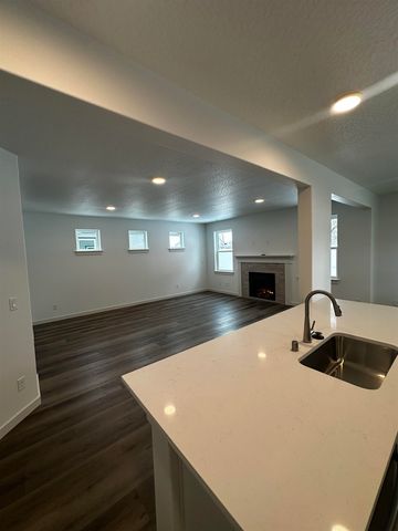 304 N Viewmont Ct, Greenacres, WA 99016