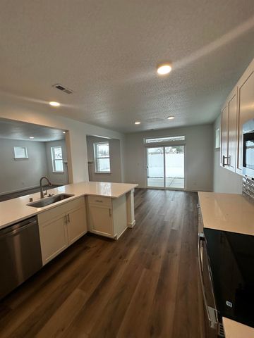 304 N Viewmont Ct, Greenacres, WA 99016