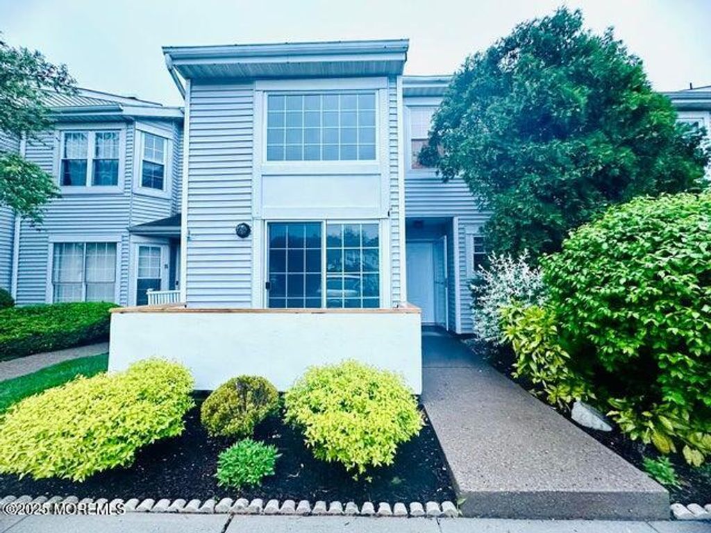 16 Gerard Place, Sayreville, NJ 08859