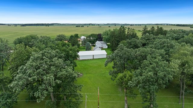 8540 Manchester Road, Capron, IL 61012