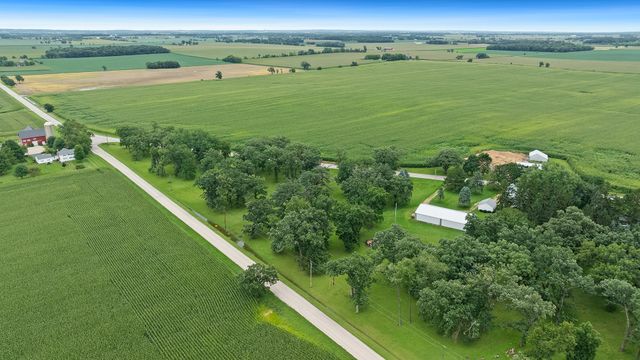 8540 Manchester Road, Capron, IL 61012