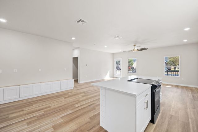 28 Wood Glen DR, Wimberley, TX 78676