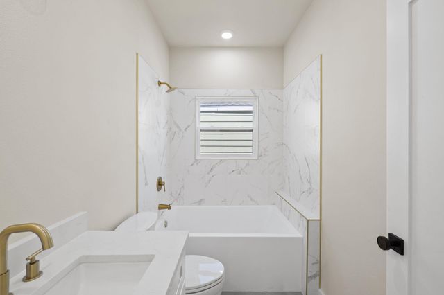 28 Wood Glen DR, Wimberley, TX 78676