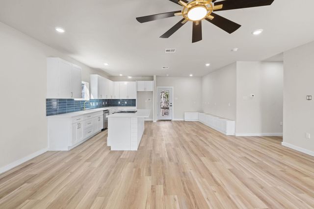 28 Wood Glen DR, Wimberley, TX 78676