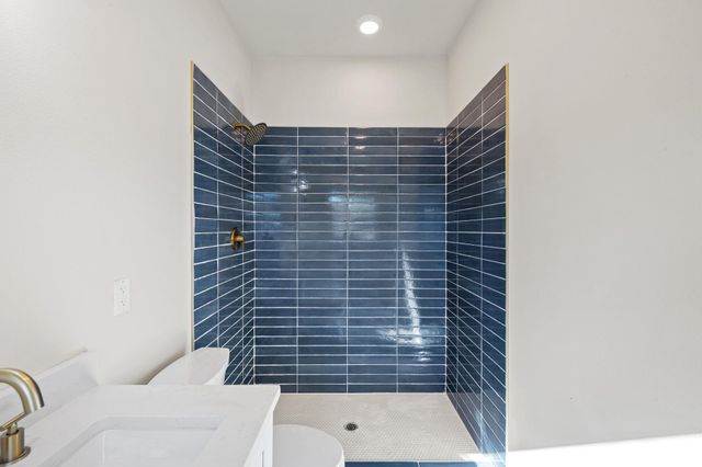 28 Wood Glen DR, Wimberley, TX 78676