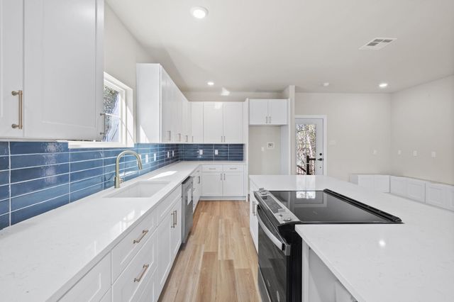 28 Wood Glen DR, Wimberley, TX 78676