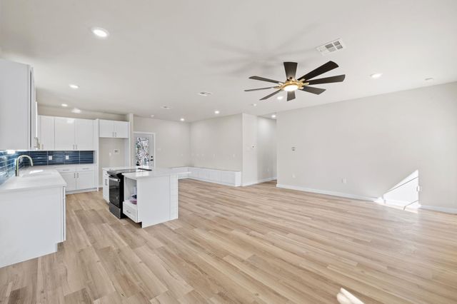 28 Wood Glen DR, Wimberley, TX 78676