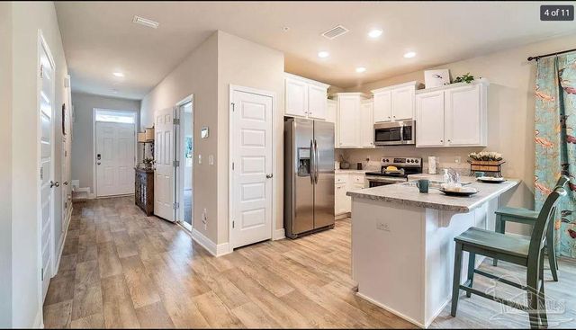 6012 Royal Port Ct, Pensacola, FL 32526