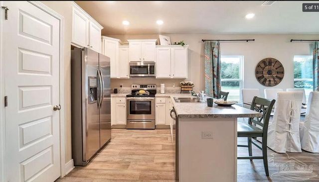 6012 Royal Port Ct, Pensacola, FL 32526