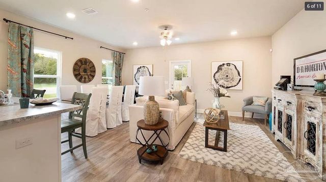 6012 Royal Port Ct, Pensacola, FL 32526