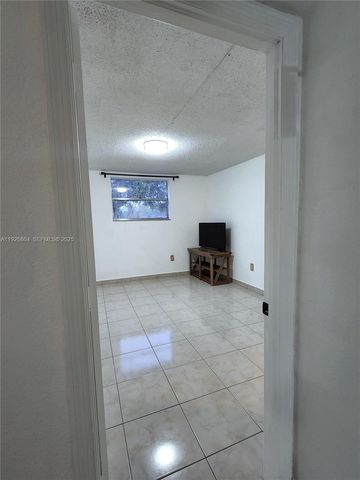 666 W 81st St 209, Hialeah, FL 33014