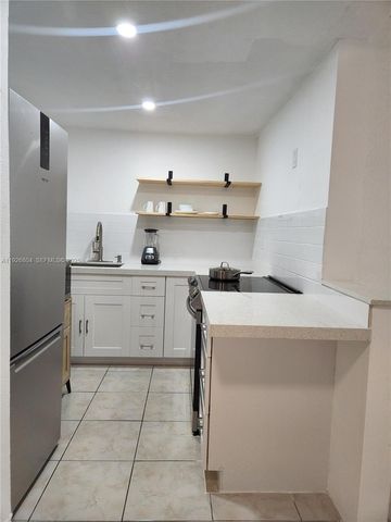 666 W 81st St 209, Hialeah, FL 33014