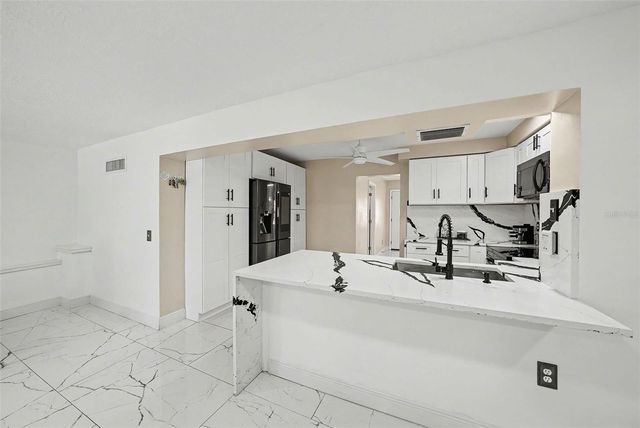 2910 W BURKE STREET, Tampa, FL 33614