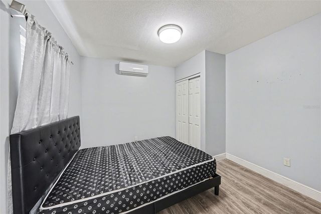 2910 W BURKE STREET, Tampa, FL 33614