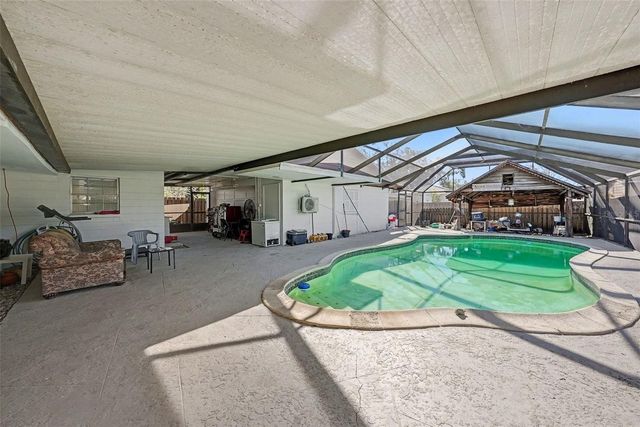 2910 W BURKE STREET, Tampa, FL 33614