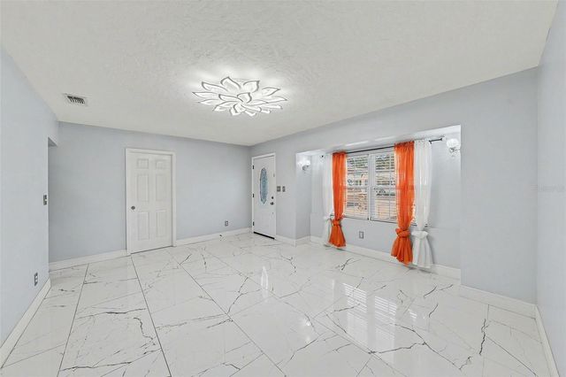 2910 W BURKE STREET, Tampa, FL 33614