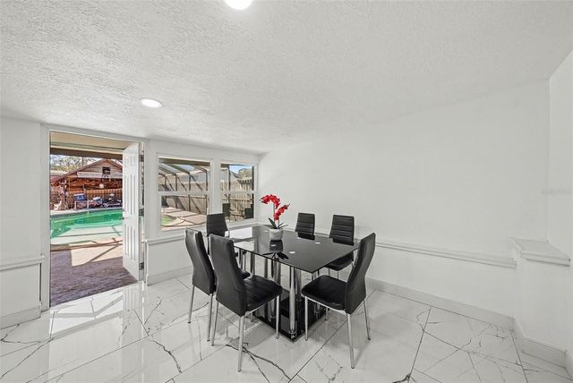 2910 W BURKE STREET, Tampa, FL 33614