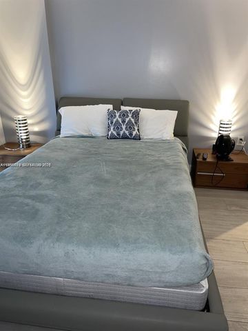 55 SW 9th St 2307, Miami, FL 33130