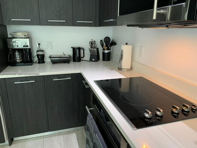 55 SW 9th St 2307, Miami, FL 33130