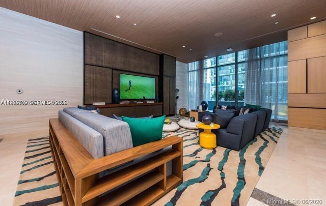 55 SW 9th St 2307, Miami, FL 33130