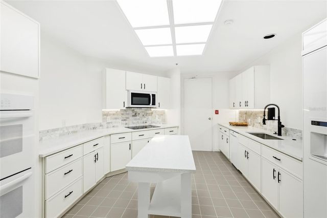 455 LONGBOAT CLUB ROAD 408, Longboat Key, FL 34228