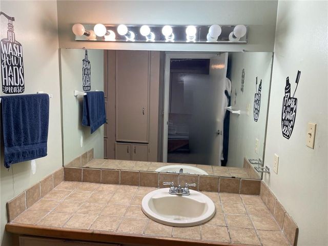 6012 ESTERWOOD Drive, Alexandria, LA 71303