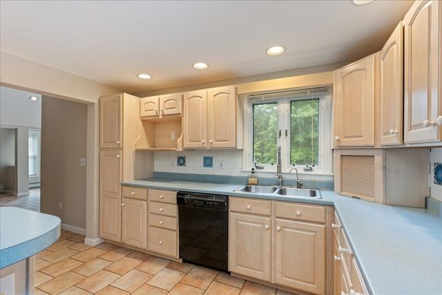 5 Line Brook Rd, Atkinson, NH 03811