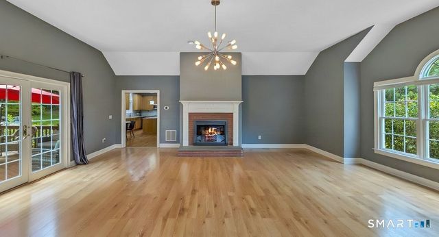 21 Cobblers Mill Road, Newtown, CT 06482